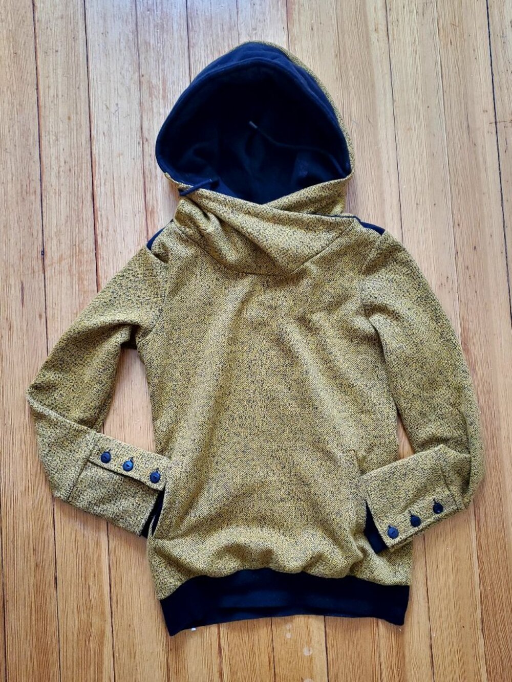 Unique sweatshirt with crossover hood - Picture 15 of 16